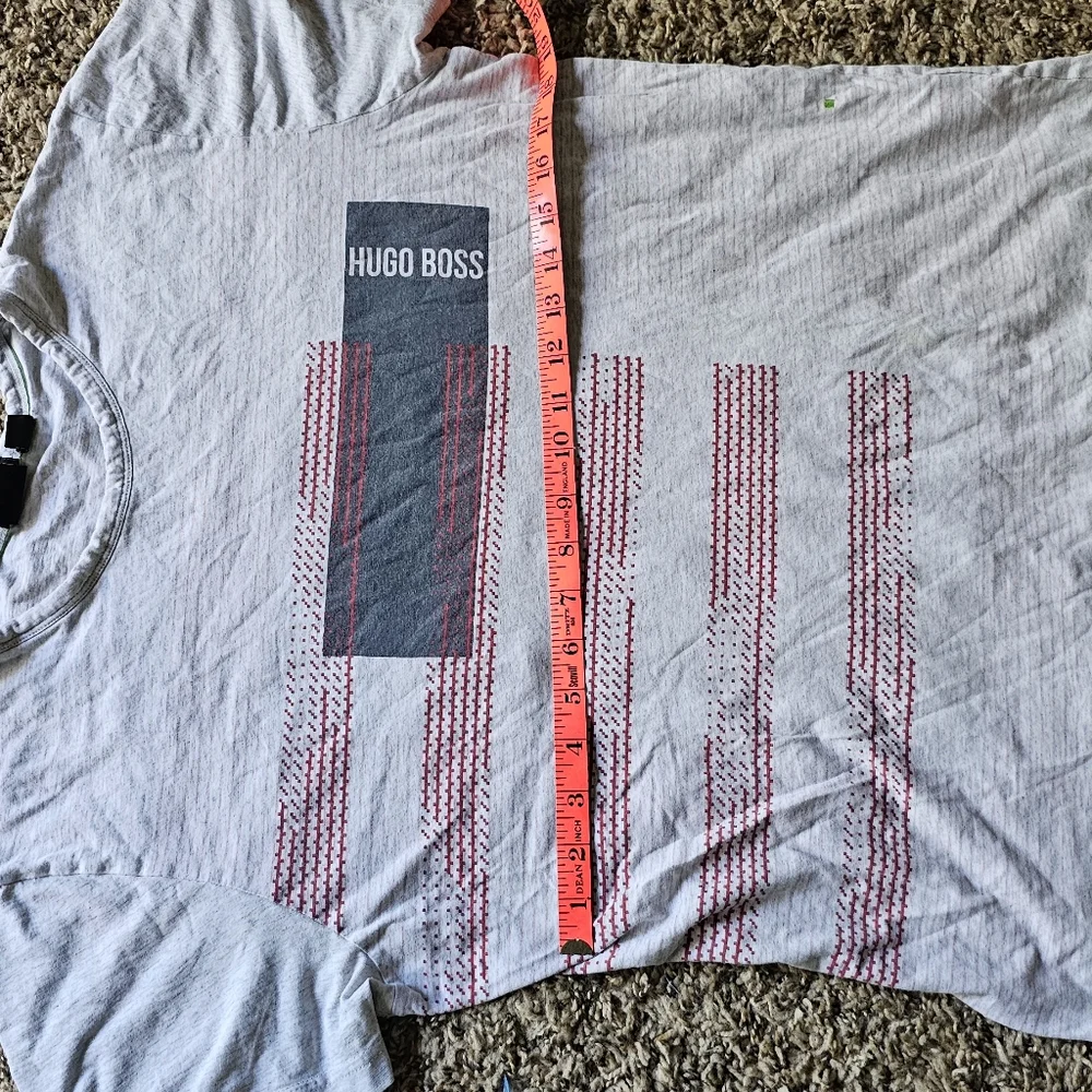 Hugo Boss lightweight gray printed 100%cotton t shirt size‎ L